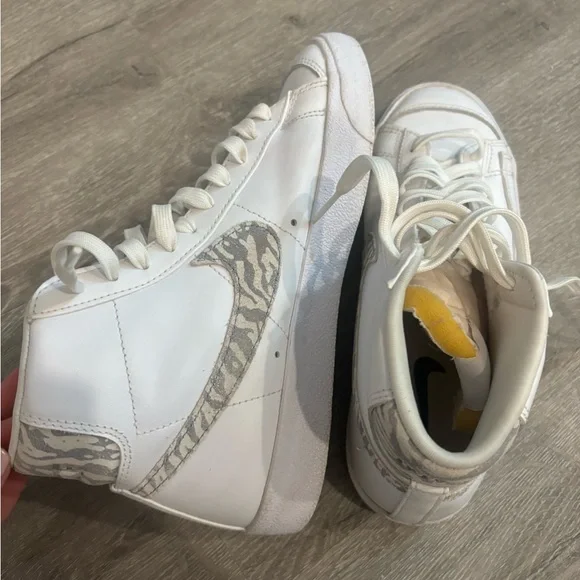 Nike Women’s Blazer Mid '77 Zebra Sneakers Size 8 - Picture 7 of 12